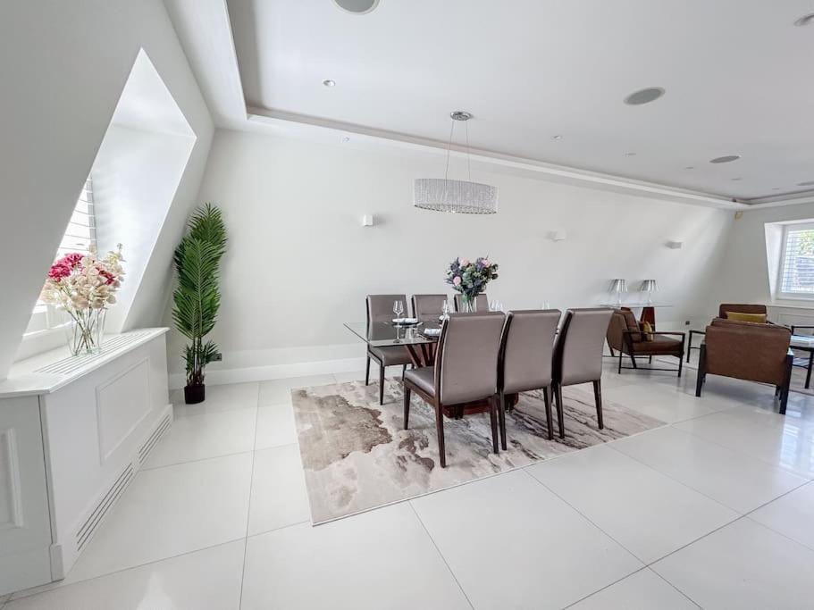 Appartamento Elegant Penthouse In Prime Location *