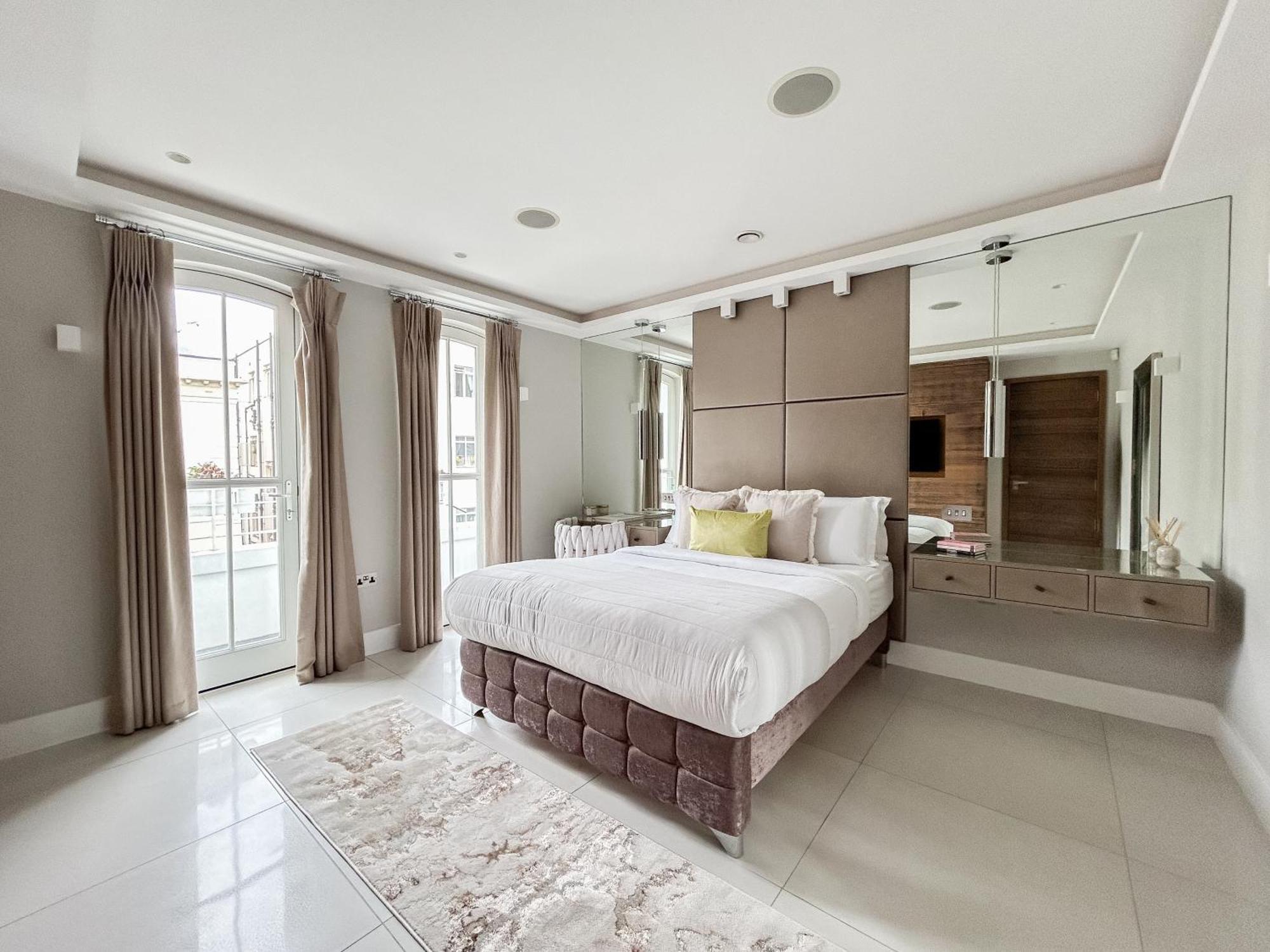 Elegant Penthouse In Prime Location Apartment