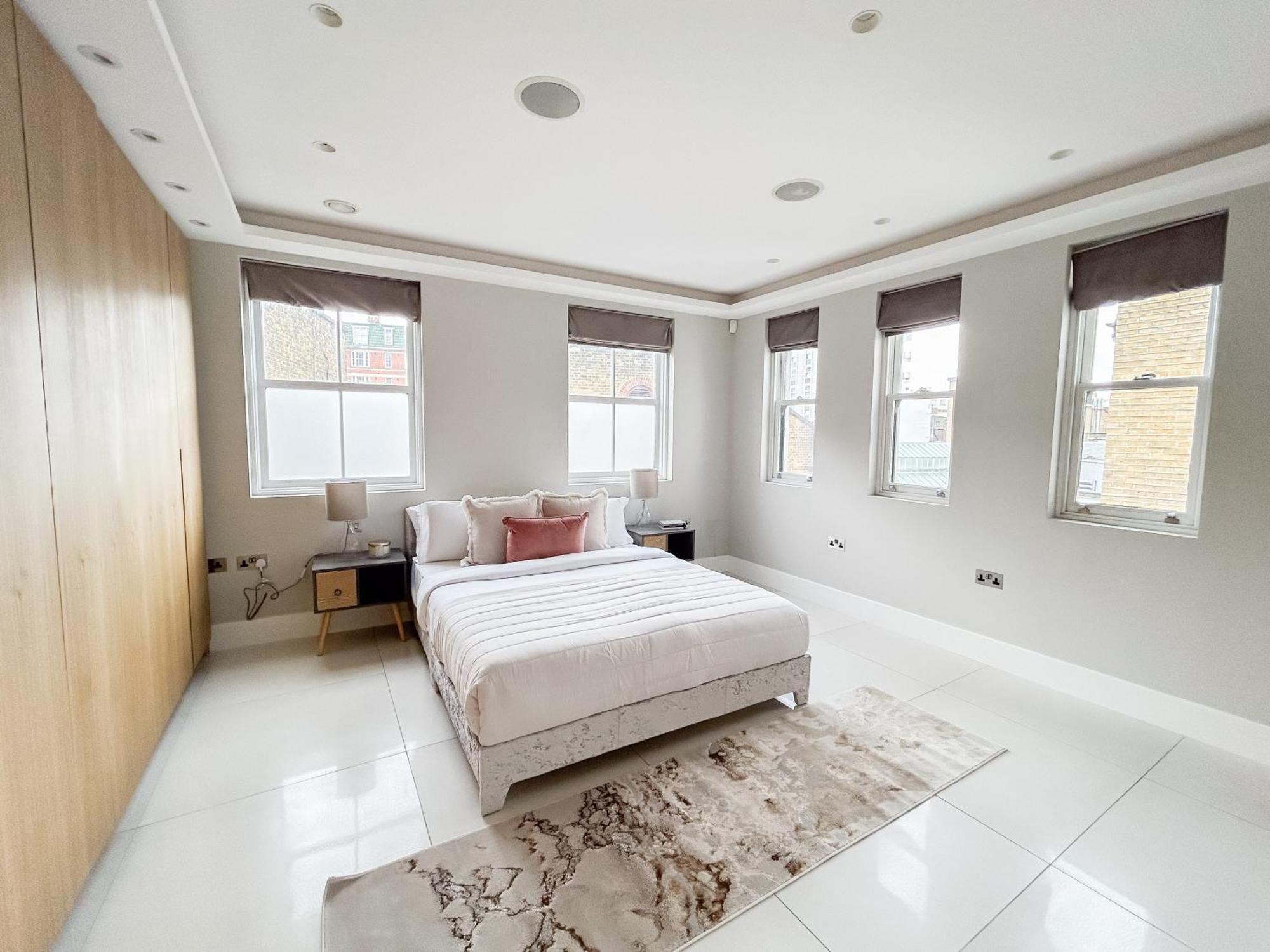 Apartment Elegant Penthouse In Prime Location